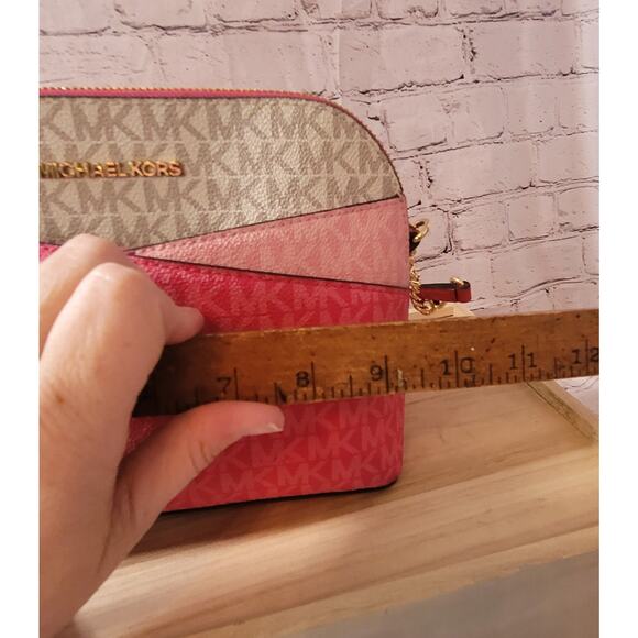 Michael Kors - Jet Set Crossbody with Wallet- Pink in color- Great condition - Picture 8 of 10